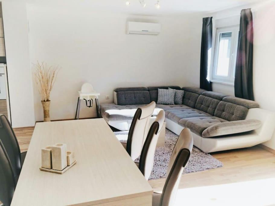 Liam Apartment Пула Екстериор снимка